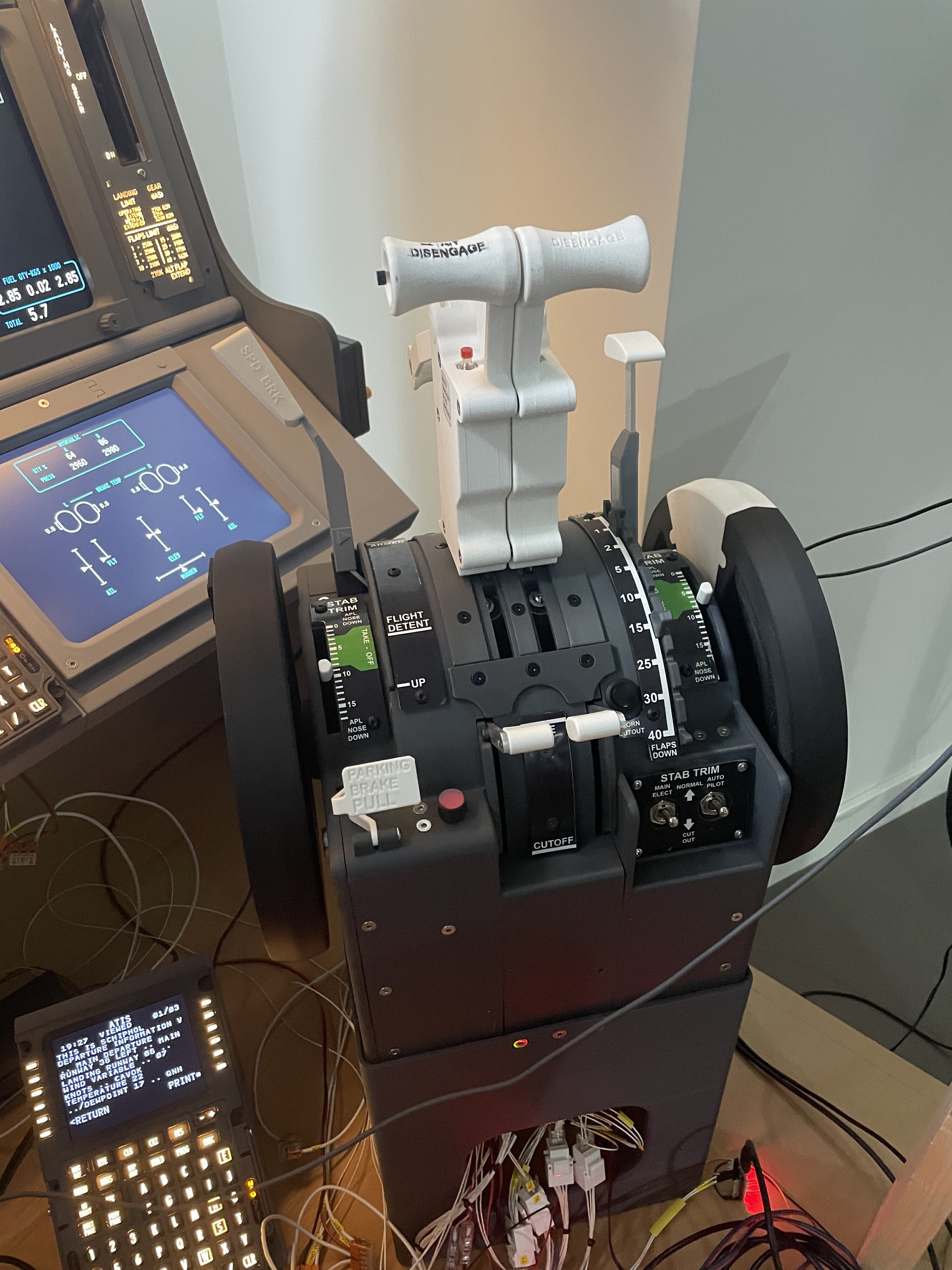 Foto bij Throttle quadrant en control column